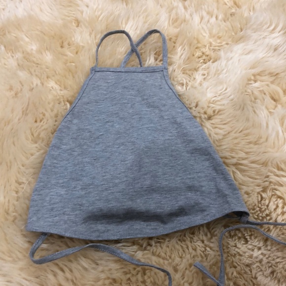 Open back cropped halter top - Picture 5 of 6